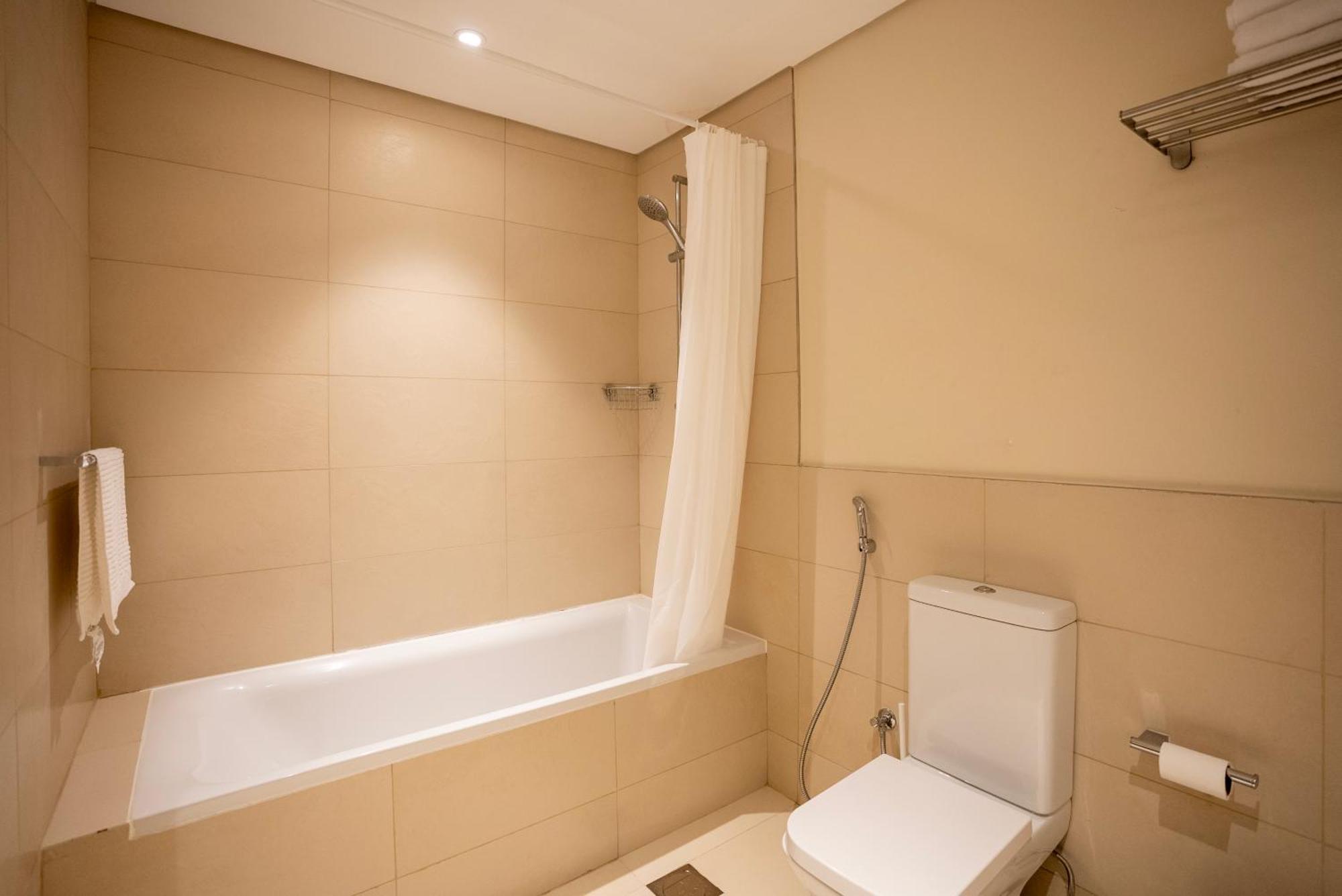 Ferrari World & Seaworld - Luxe 2bhk Canal View Appartement