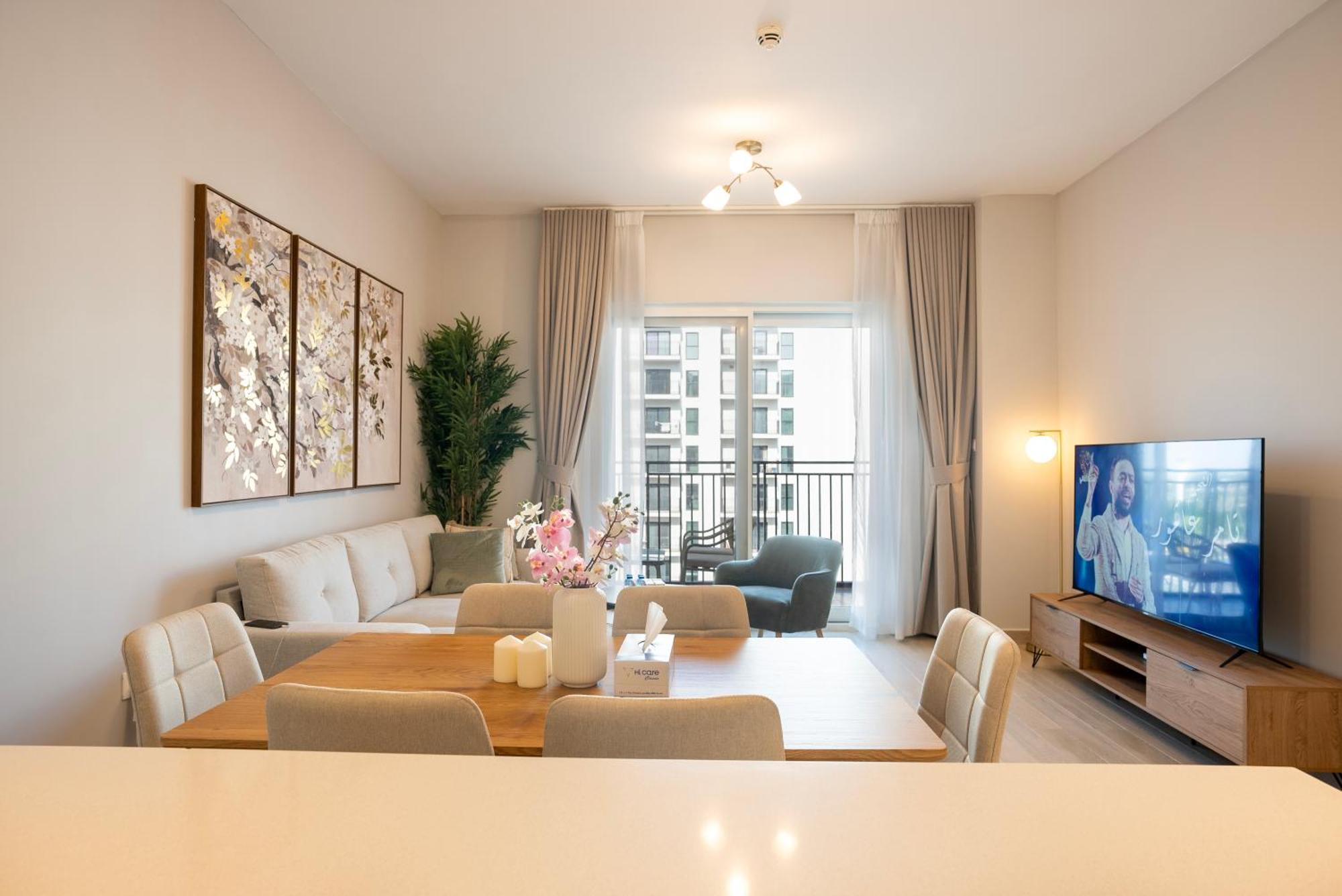 Ferrari World & Seaworld - Luxe 2bhk Canal View *